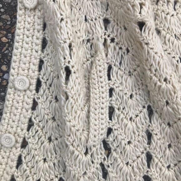 Vintage 1970s crochet hippie poncho cape extra long with fringe - Picture 5 of 7